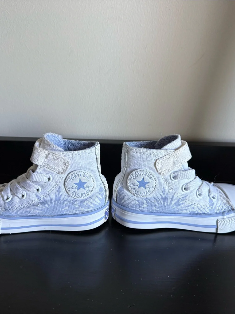 Disney x Converse All Star Infant High Tops Frozen White Blue Size 5